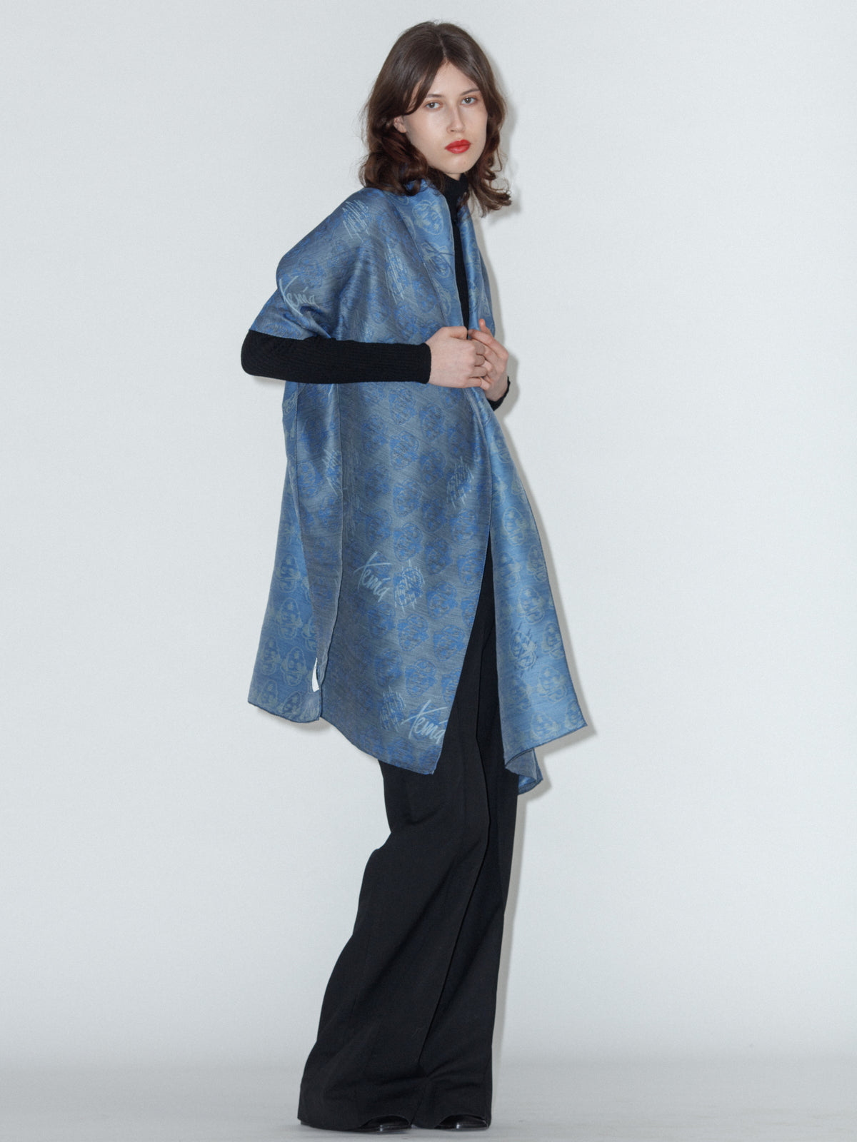 CHARLIE wool and silk scarf in navy, worn draped over the shoulders