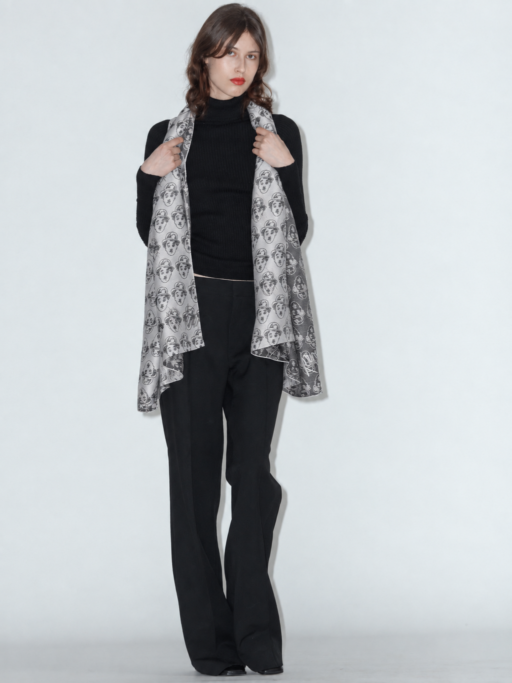 CHARLIE viscose and silk scarf in Gray worn by a model