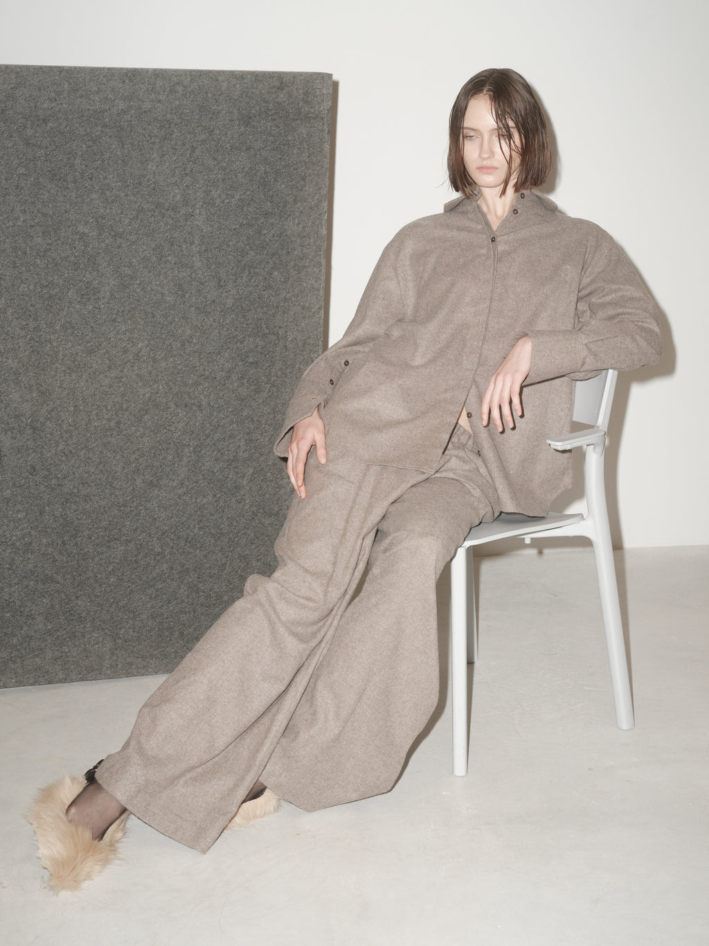EASY DOES IT wide-leg wool trousers in warm beige, styled as a relaxed suit with THE STATEMENT SHIRT