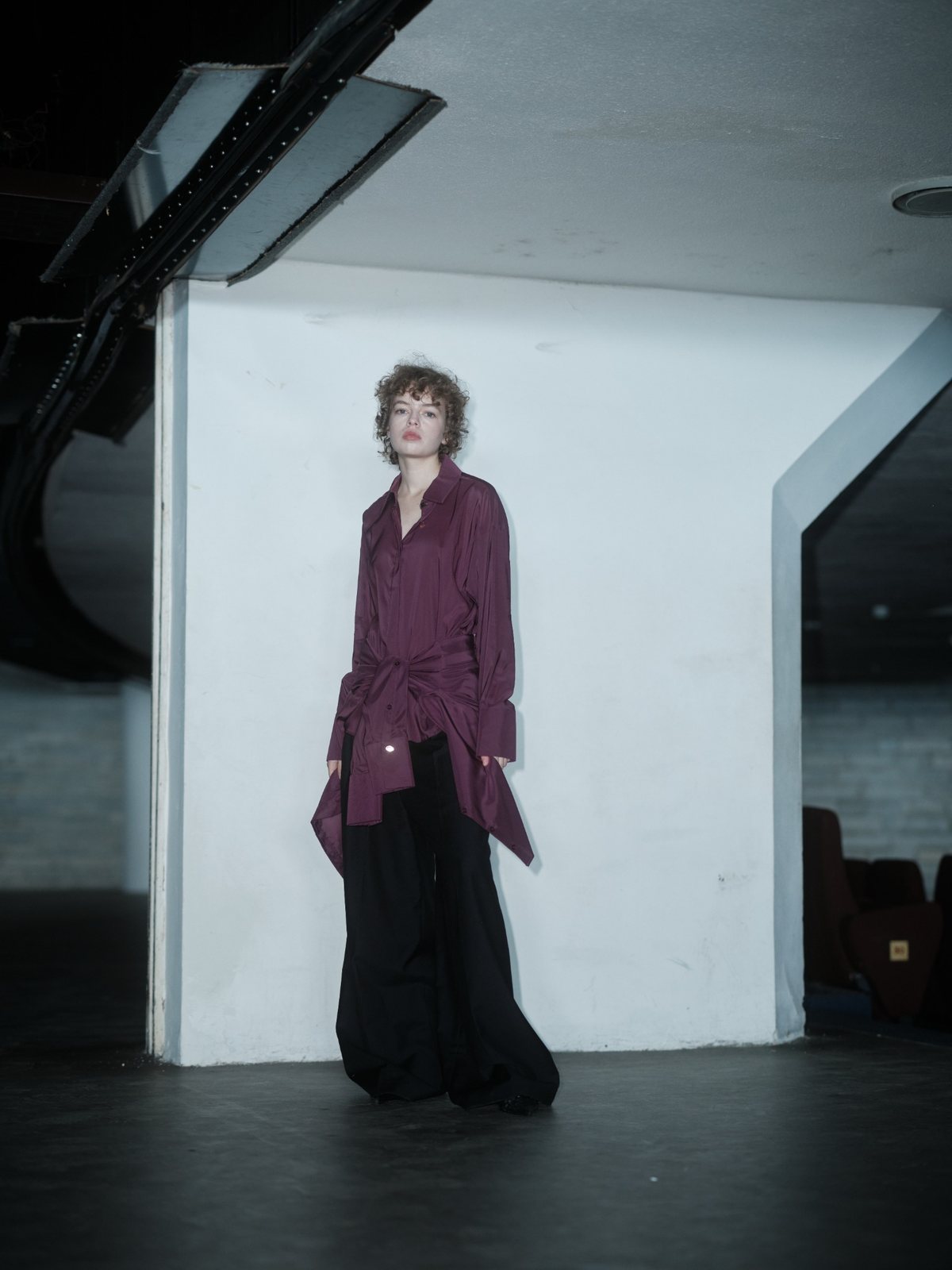 THE STATEMENT SHIRT — Sleeve It Down 002 in purple by Xenia Joost, styled with sleeves tied at the waist