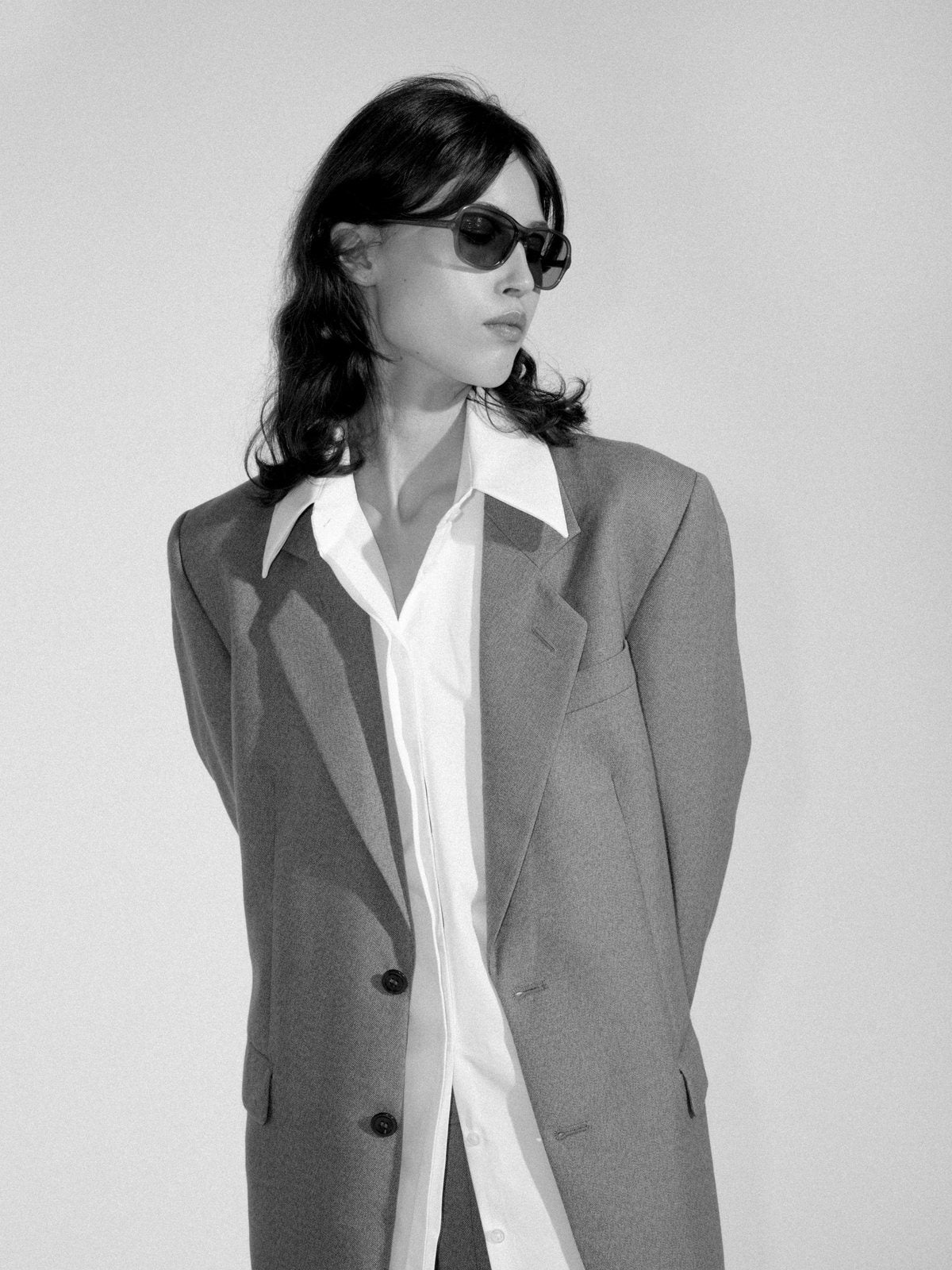 THE STATEMENT SHIRT Sleeve It Up 001 white oversized shirt, front view