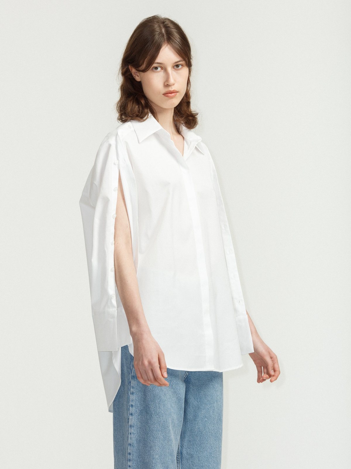 THE STATEMENT SHIRT Sleeve It Up 001 white oversized shirt with open buttoned sleeve